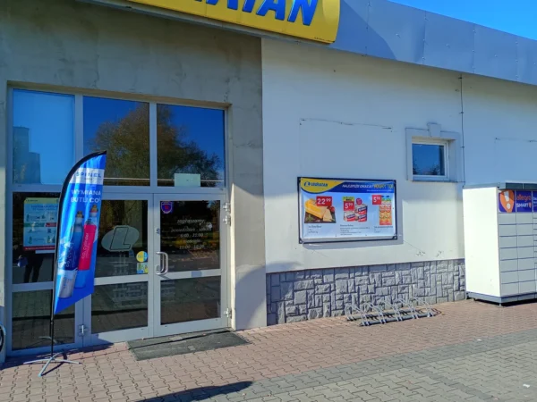 Wejście do punktu wymiany nabojów CO2 Lewiatan Ropczyce ul. Robotnicza przy ul. Robotnicza 1, Ropczyce