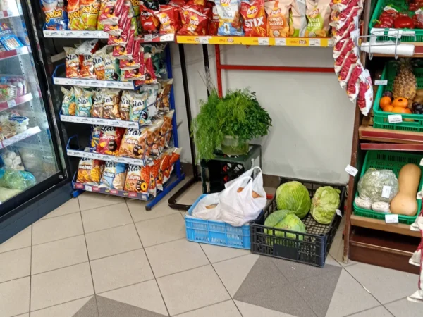 Wnętrze punktu wymiany nabojów CO2 Mroczków gościnny Stępień, Mroczków gościnny 33, Mroczków gościnny