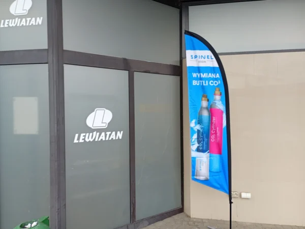 Wejście do punktu wymiany nabojów CO2 Lewiatan Dębica ul. Fabryczna 1 przy ul. Fabryczna 1, Dębica