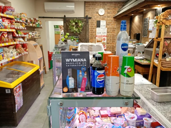 Wnętrze punktu wymiany nabojów CO2 SKLEP SPOŻYWCZO-PRZEMYSŁOWY "MAX" AGATA ŻĄDŁO, Sadowa 16a, Sanok